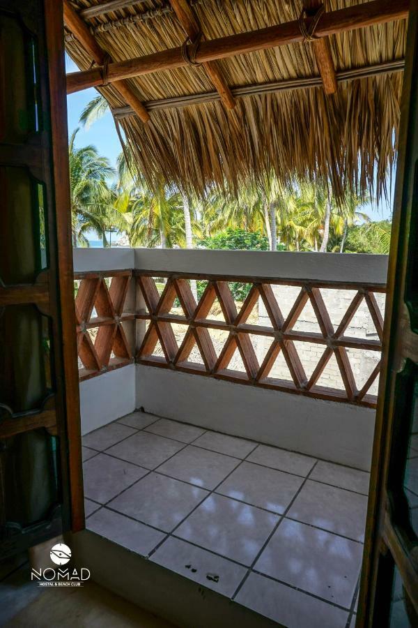 Отель Nomad Beach House Пуэрто-Эскондидо Экстерьер фото