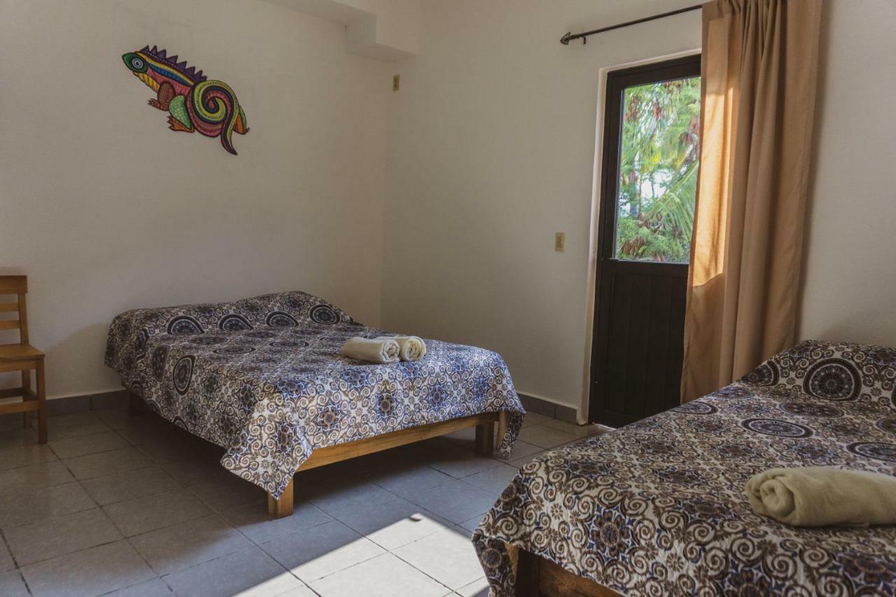 Отель Nomad Beach House Пуэрто-Эскондидо Экстерьер фото