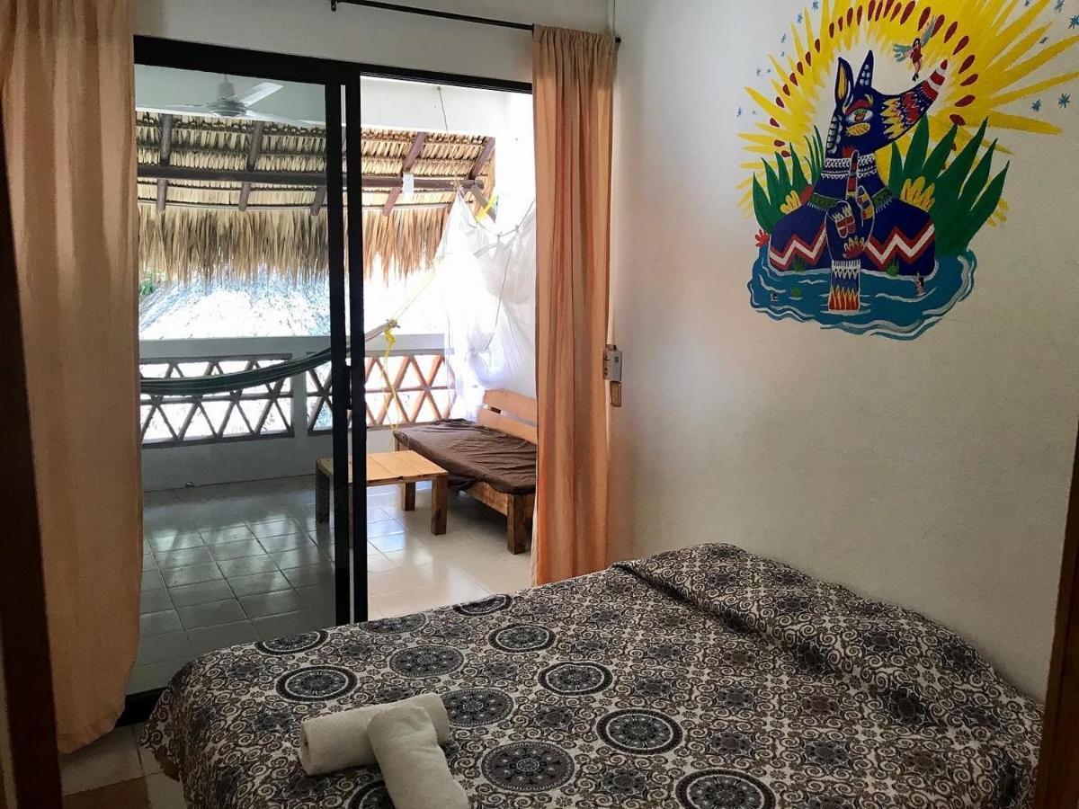 Отель Nomad Beach House Пуэрто-Эскондидо Экстерьер фото