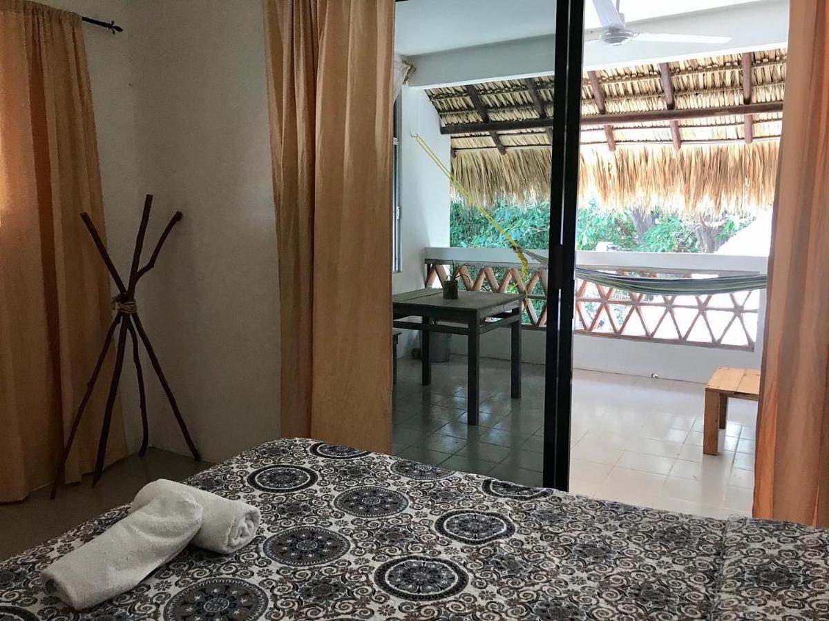 Отель Nomad Beach House Пуэрто-Эскондидо Экстерьер фото