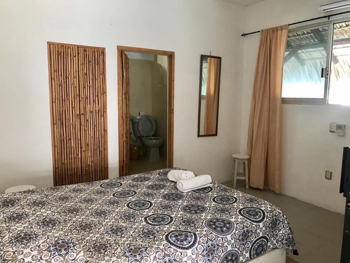 Отель Nomad Beach House Пуэрто-Эскондидо Экстерьер фото